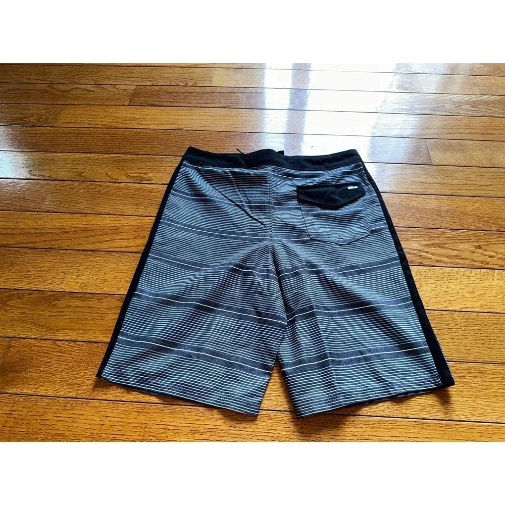 NWOT Hurley Boys' Shoreline Board Shorts Color: black & grey  Retail 38$ Size 16